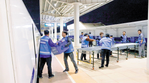 DJ882次動(dòng)車(chē)組列車(chē)從昆明洛羊鎮(zhèn)站駛出 DJ882次動(dòng)車(chē)組列車(chē)從昆明洛羊鎮(zhèn)站駛出