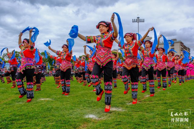 千人“撾樂” (李繼明攝 ) (3).jpg