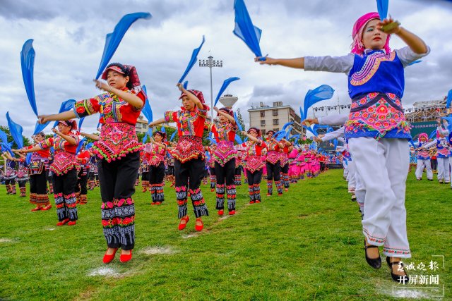 千人“撾樂” (李繼明攝 ) (1).jpg