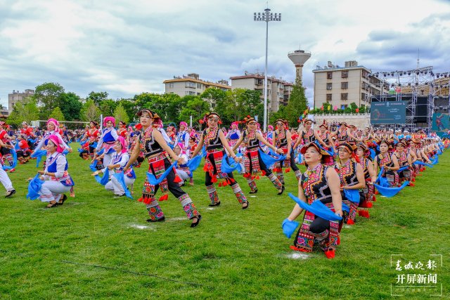 千人“撾樂” (李繼明攝 ) (6).jpg