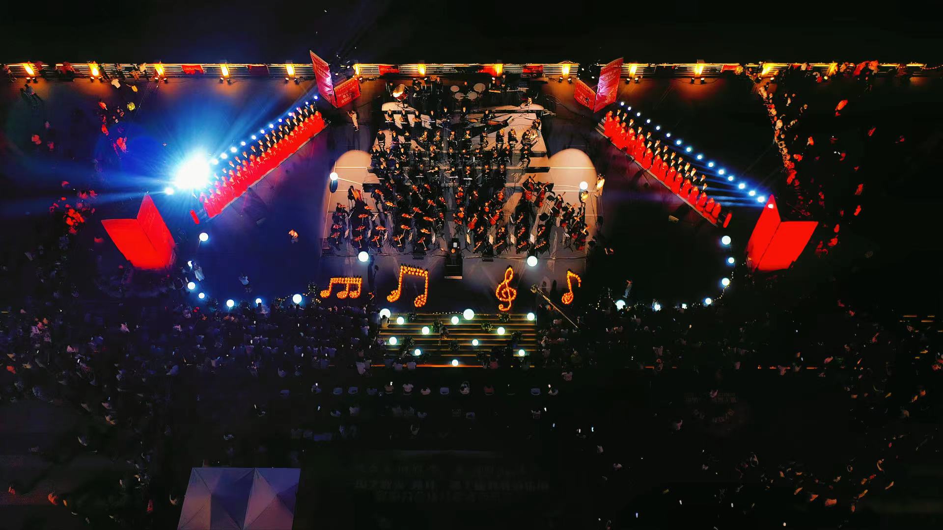 音樂會在滇池畔盛大舉行。