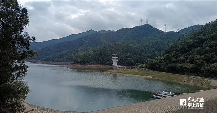 69d4caced0654c1ab3e57ca2aa65325e