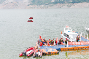 水上救援演練現(xiàn)場。 記者劉凱達攝