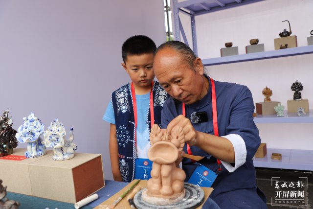 風(fēng)花雪月遇上香格里拉！大理這場(chǎng)非遺盛宴不能錯(cuò)過(guò)（楊維琦 實(shí)習(xí)生 吳霞 劉燦梅 攝影報(bào)道）