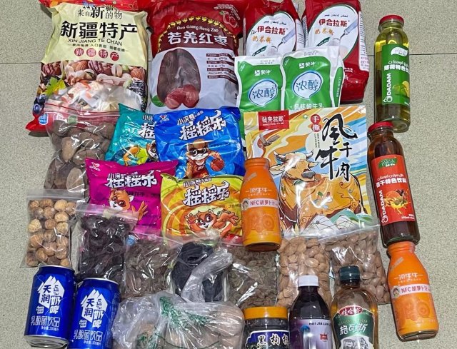 倩倩收到的新疆特產.jpg