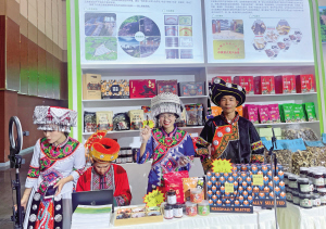 臻土彝家黑豬展位