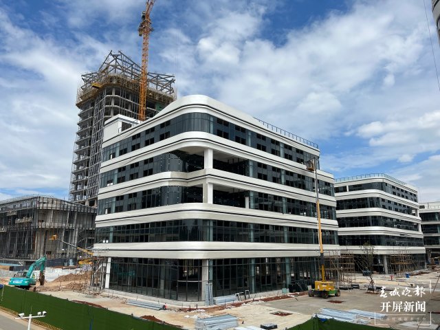 滬滇臨港昆明科技城建設(shè)現(xiàn)場如火如荼.jpg