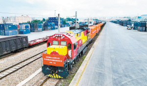 中老鐵路多功能集裝箱首發(fā)。省國際班列公司供圖