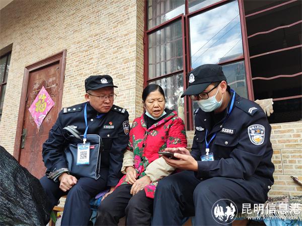 4.下沉村居委會(huì)開展包保 (董彥斌攝) 4.下沉村居委會(huì)開展包保 (董彥斌攝)