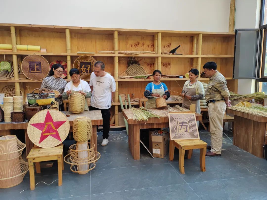 1698974097355139 1698974097355139