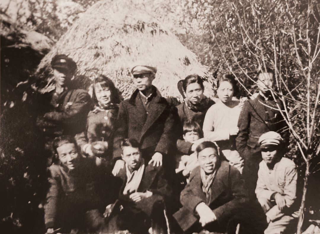 1939年，國立藝專師生一路顛簸到達昆明，首次感受到四季如春的陽光。