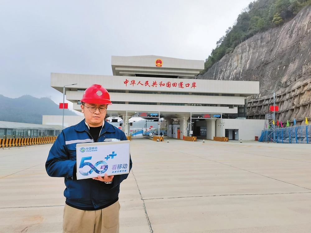 云南移動工程師測試網(wǎng)絡(luò)信號