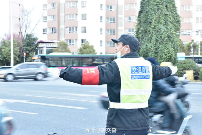 67640903gy1hm2drghh5wj249c2u8x6s