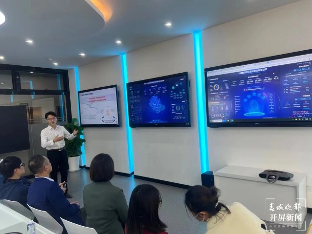 （采訪傳編輯）大理州多領(lǐng)域拓展數(shù)字經(jīng)濟(jì)應(yīng)用場(chǎng)景，積極發(fā)揮數(shù)據(jù)要素乘數(shù)效應(yīng) (13).jpg