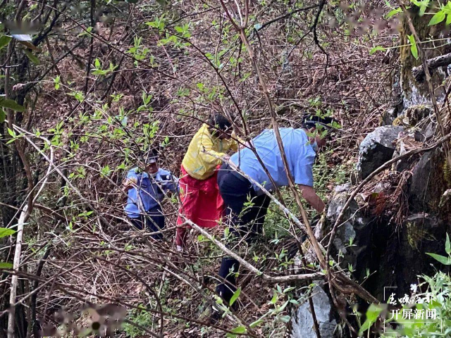 （采訪傳編輯）海拔3248米上的“生死時速”！為救危重病，民警摔破頭滿臉血…… (2).png