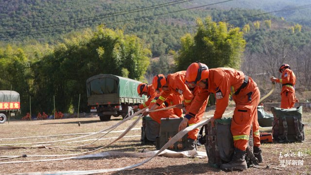 （采訪傳編輯）700余名森林消防指戰(zhàn)員集中野外駐訓，全面提升防滅火實戰(zhàn)能力 (32).JPG