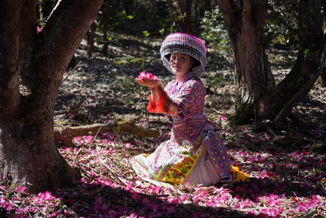 當(dāng)?shù)厝罕姷嚼麞|山踏春賞花 劉子安攝 (4).JPG