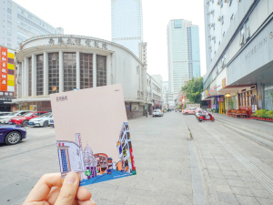 胡林悅將插畫帶到實地拍攝視頻和照片 本版圖片受訪者供圖 胡林悅將插畫帶到實地拍攝視頻和照片 本版圖片受訪者供圖