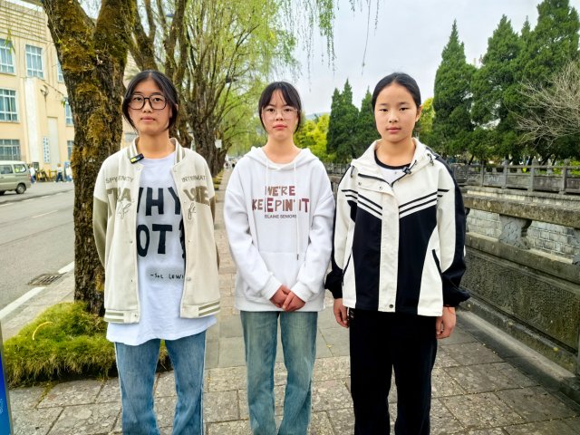 左一 段瑞虹 中胡曉玲 右一 胡曉璐.jpg