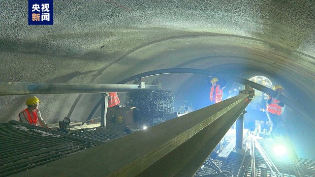 渝昆高鐵兩座隧道今日貫通