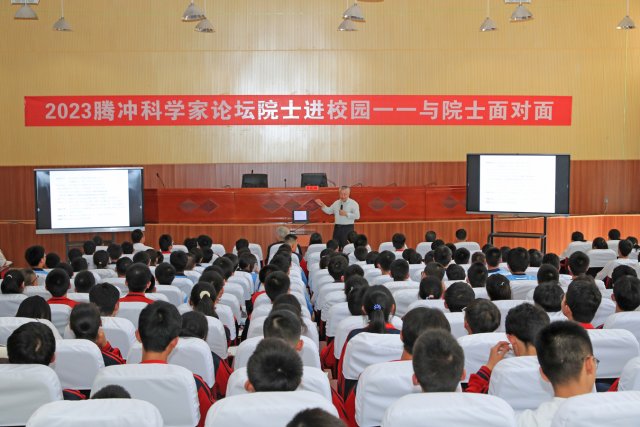 唐本忠、李永舫院士進(jìn)一中20230716劉正凡攝 (203).JPG