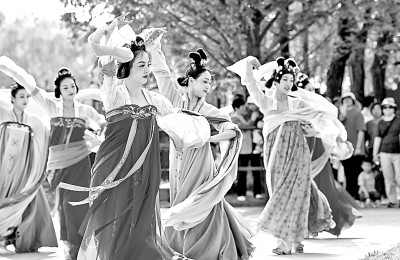 “國(guó)韻”悠長(zhǎng)，國(guó)潮何以成熱潮