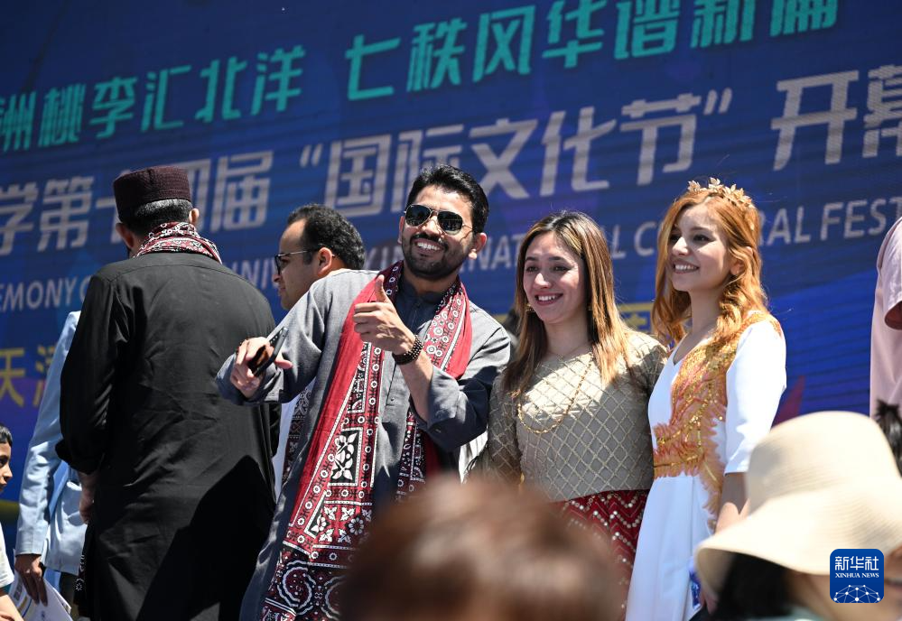 大學(xué)校園里的國際文化節(jié)