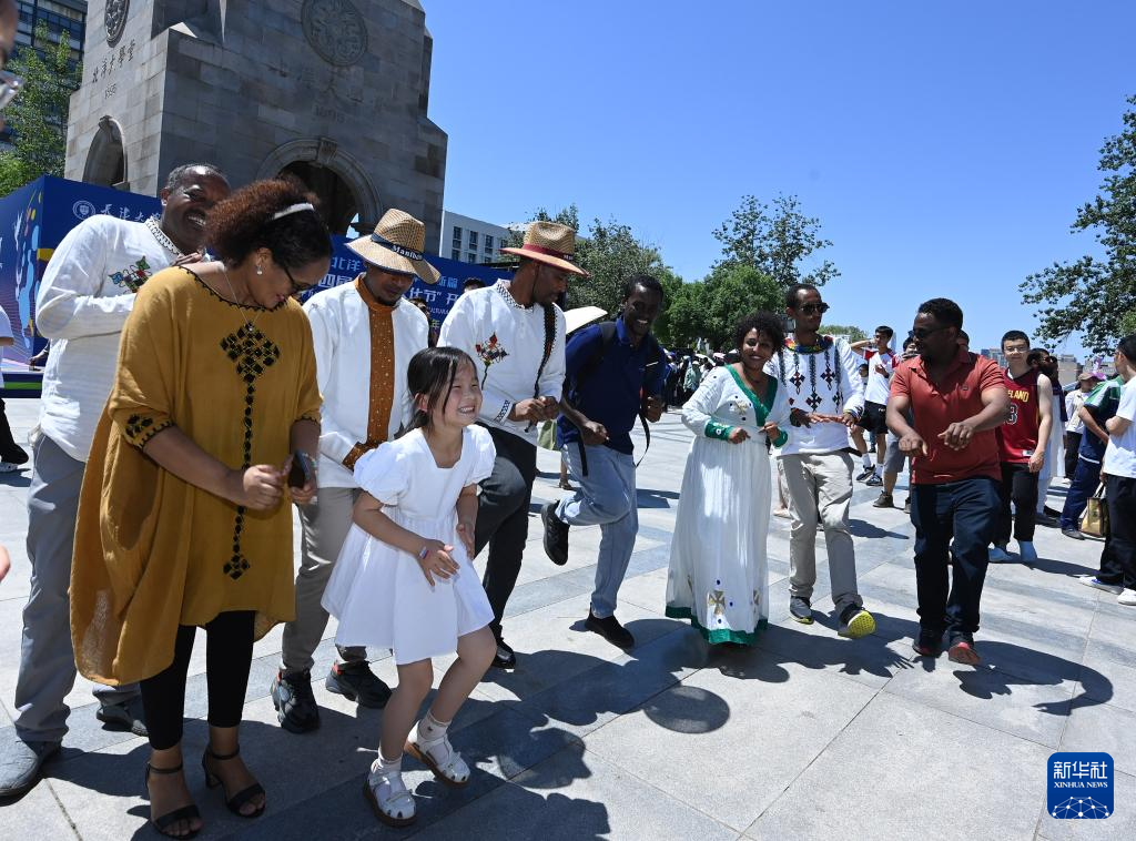 大學(xué)校園里的國際文化節(jié)