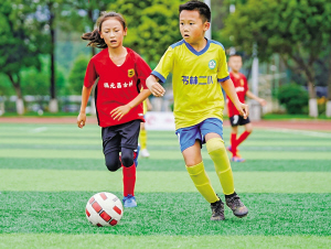 　男女生同場(chǎng)對(duì)抗