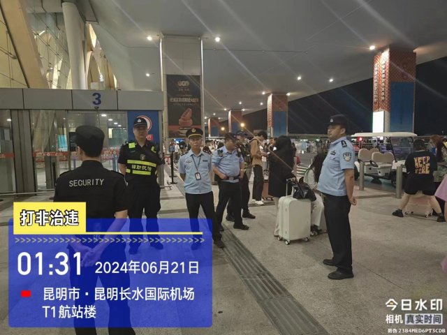 （采訪傳編輯）昆明長水國際機場客運市場秩序?qū)ｍ椪纬跻姵尚? 聯(lián)合執(zhí)法嚴厲打擊非法營運和喊客拉客行為（）1.jpg