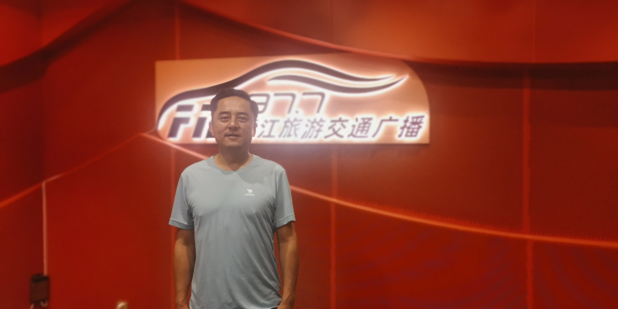 玉龍雪山景區(qū)游客服務(wù)中心副主任 和雪龍.jpg