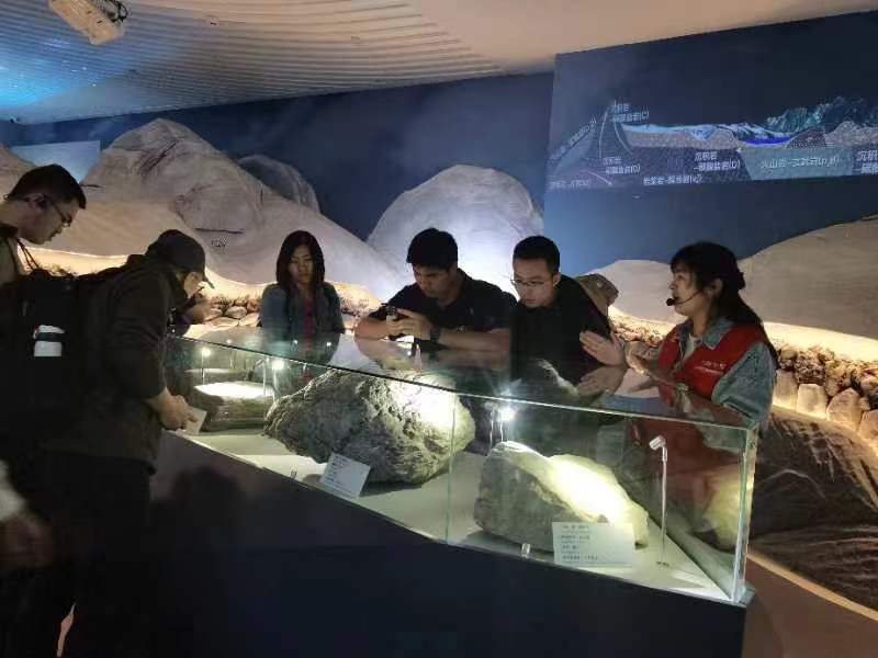 冰川博物館講解服務(wù)(受訪者提供).jpg