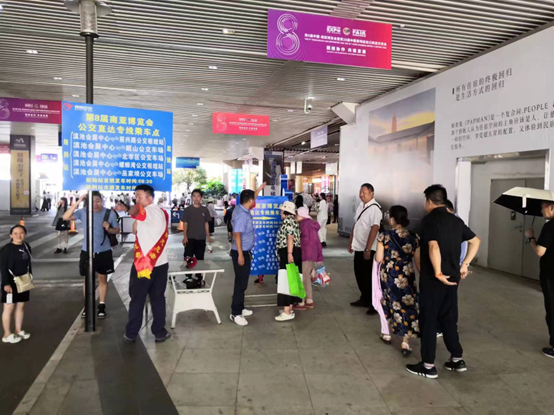 （采訪傳編輯）昆明公交高效服務(wù)護(hù)航第8屆南博會，運(yùn)送乘客超7萬人次.jpg