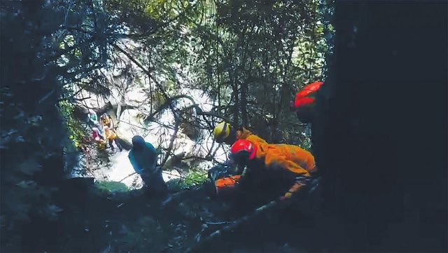 登山客在蒼山失聯(lián)9天后獲救（圖源 央視網(wǎng)）