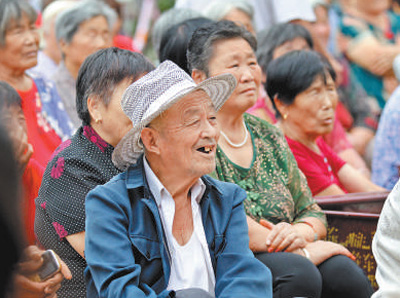 板車豫劇團送戲下鄉(xiāng)六十年(守望·文化惠民①)