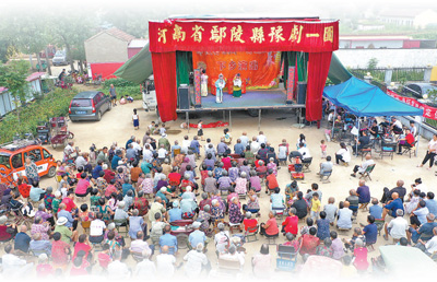 板車豫劇團送戲下鄉(xiāng)六十年(守望·文化惠民①)