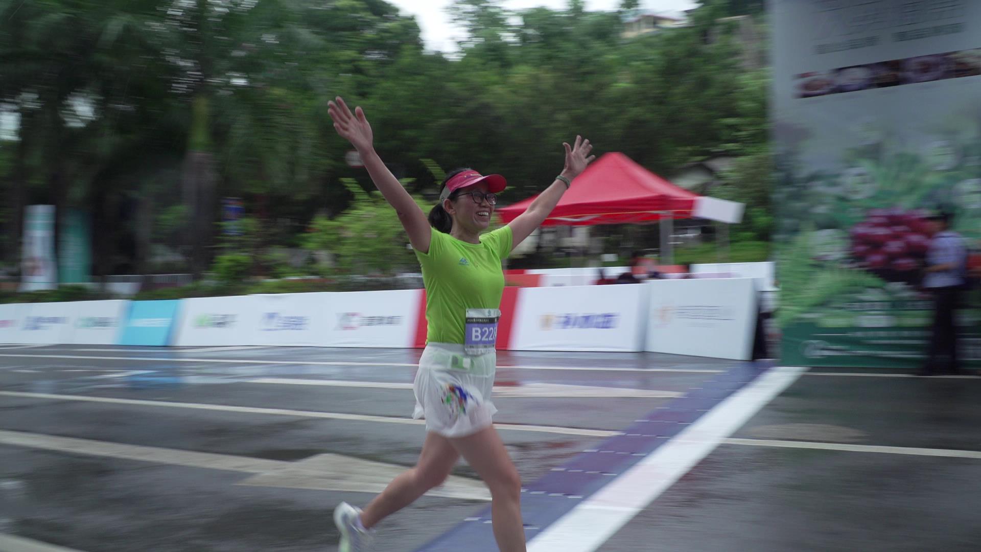 2024怒江州峽谷馬拉松在瀘水市激情開跑