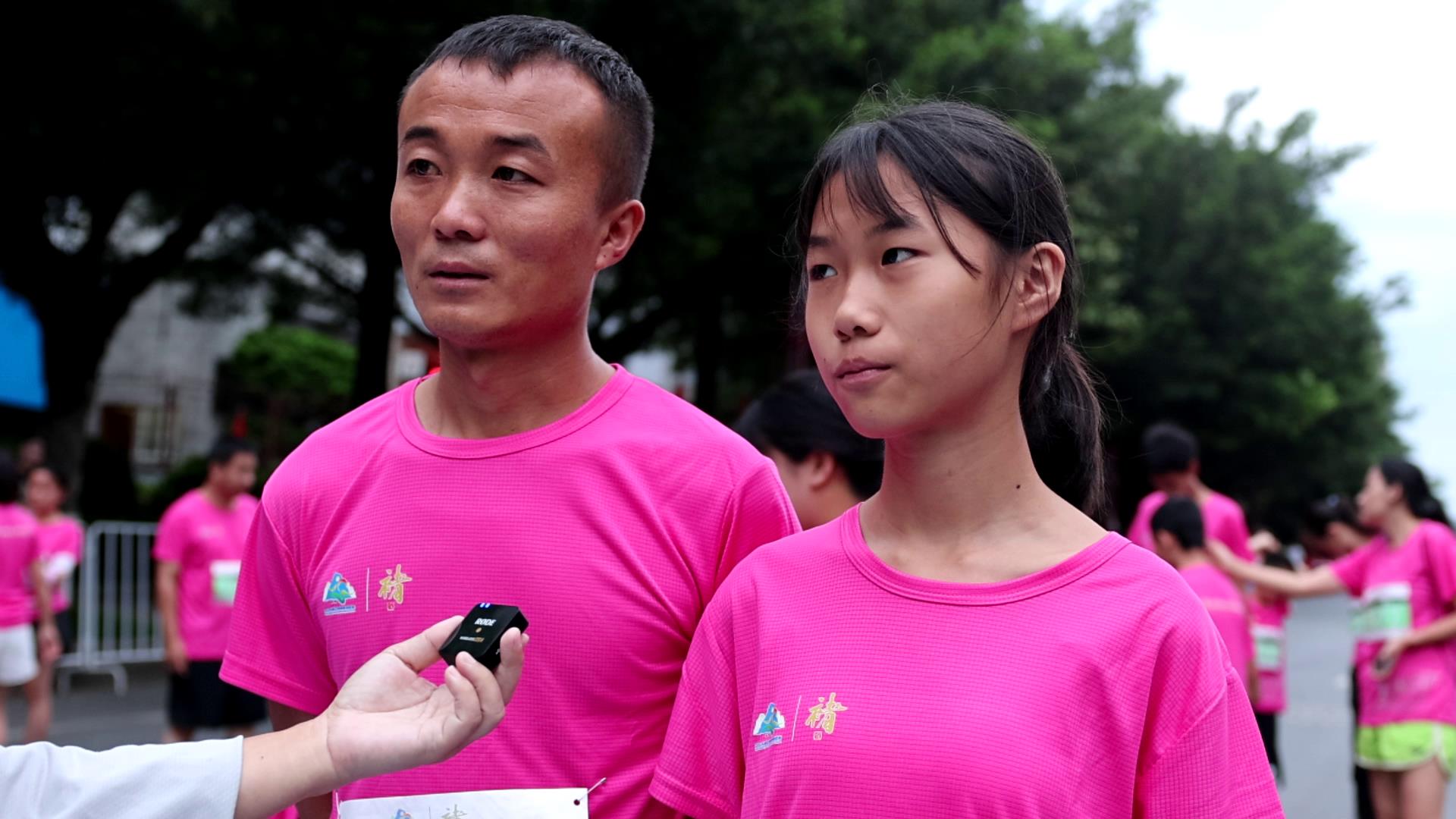 父:周如林 女:周露.jpg