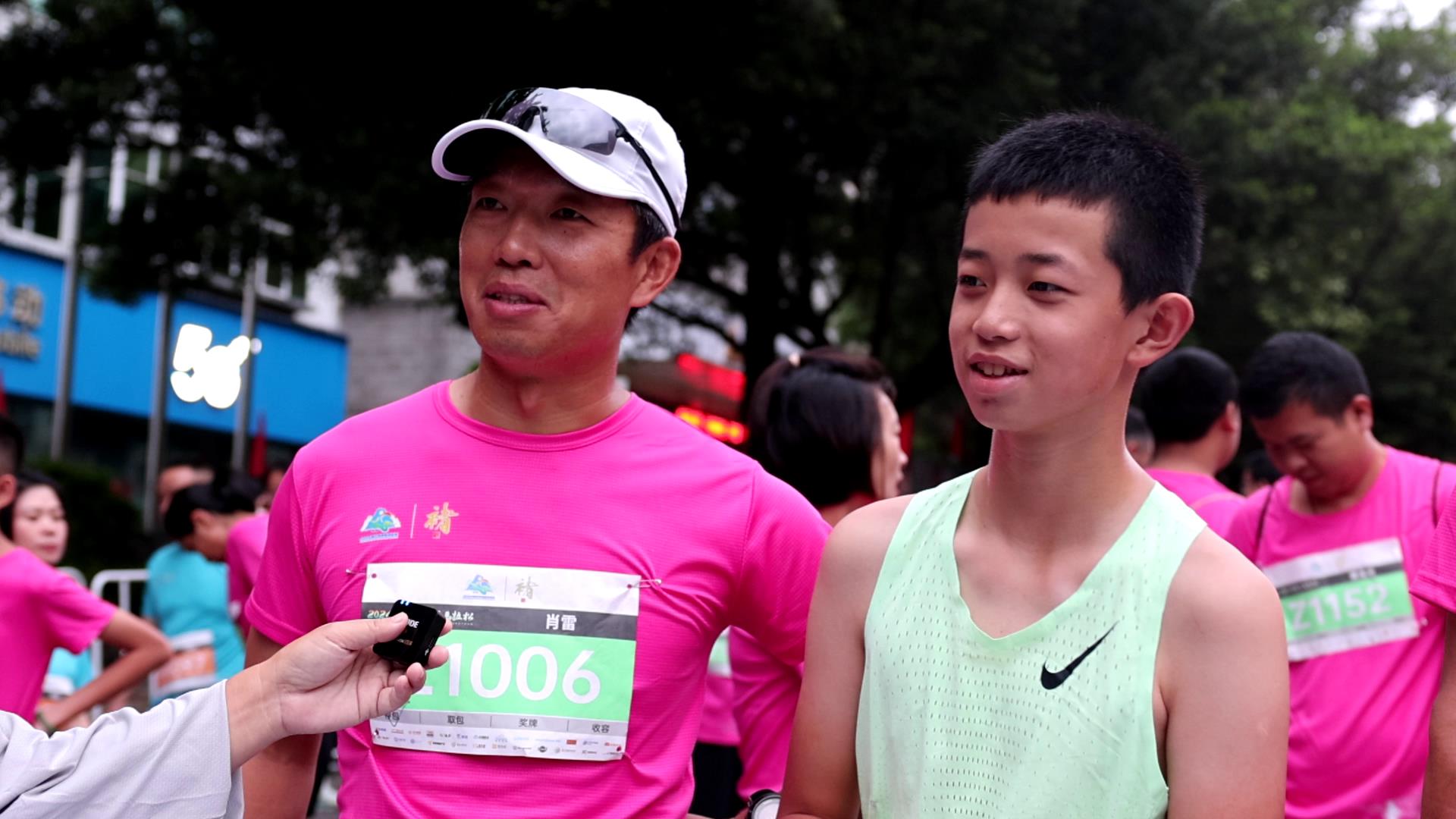 父:肖雷 子:肖越.jpg