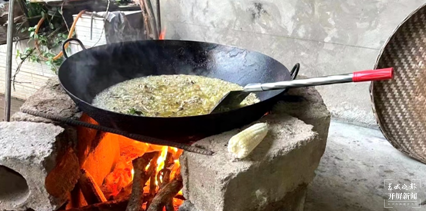 （采訪傳編輯）美好生活在云南 走，趕菌子Gai克?。ㄓ幸曨l） (2).png