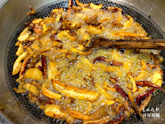 （采訪傳編輯）美好生活在云南 走，趕菌子Gai克?。ㄓ幸曨l） (39).jpg