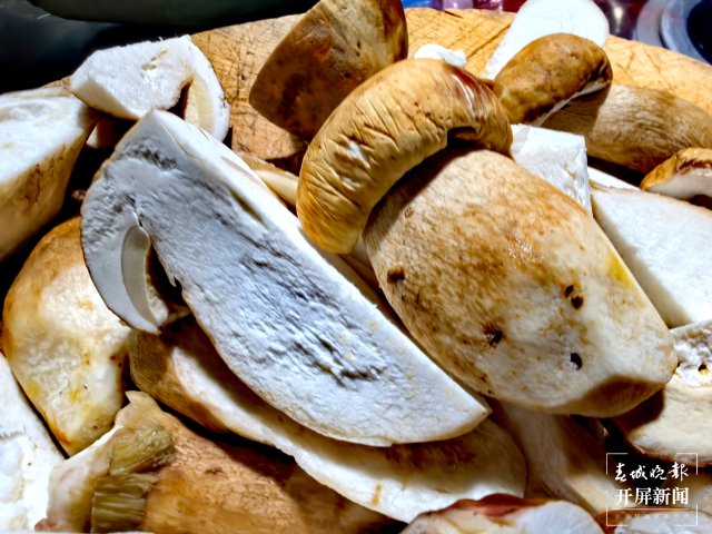 （采訪傳編輯）美好生活在云南 走，趕菌子Gai克！（有視頻） (32).jpg