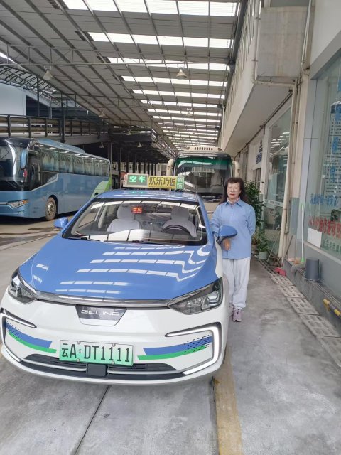 （采訪傳編輯 有視頻）昆明出租車要降價了？乘客、司機(jī)的心聲是… .jpg