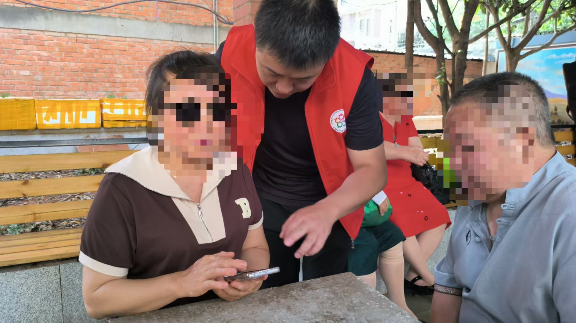 “光明行、送溫暖”助盲活動(dòng)1