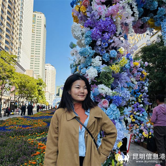 張仙瓏在南屏街的鮮花走廊。