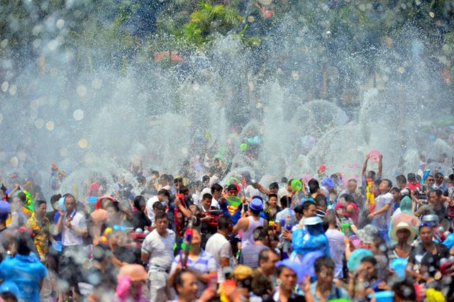 西雙版納潑水節(jié)