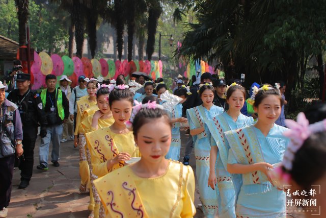 （采訪傳編輯）非遺遇上潮玩，云南民族村2025潑水節(jié)開啟50余項狂歡2.JPG