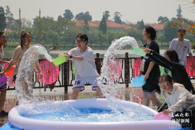 （采訪傳編輯）非遺遇上潮玩，云南民族村2025潑水節(jié)開啟50余項狂歡5.JPG