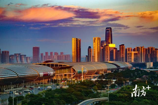 10月30日傍晚，廣州琶洲美麗夕陽。