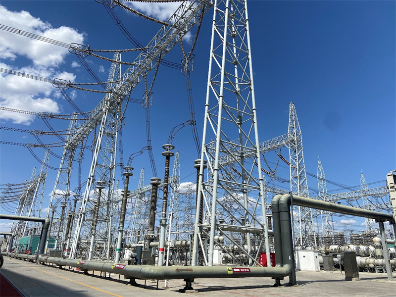 昌吉換流站運(yùn)行設(shè)備區(qū)。劉夢(mèng)頔攝